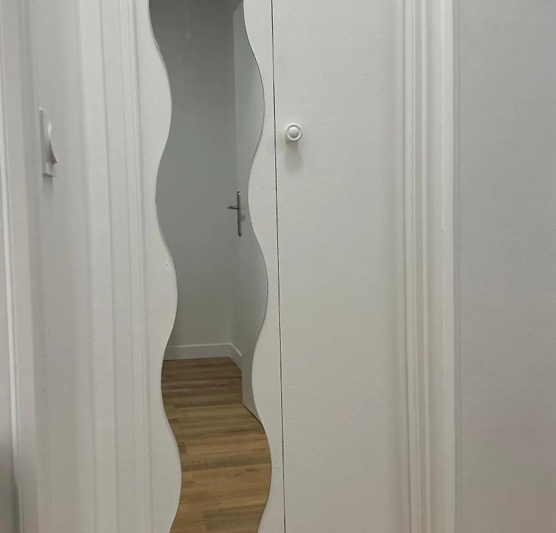 Lacharriere-Logement entier 38m2 Paris 0*,
