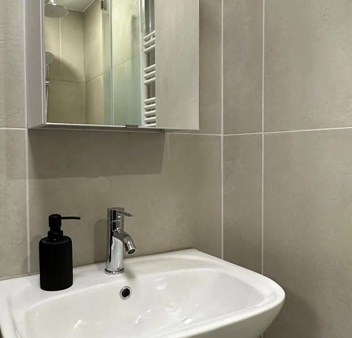 Appartement Lacharriere-Logement entier 38m2 Paris France