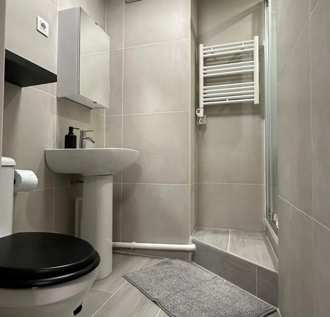 Appartement Lacharriere-Logement entier 38m2 Paris